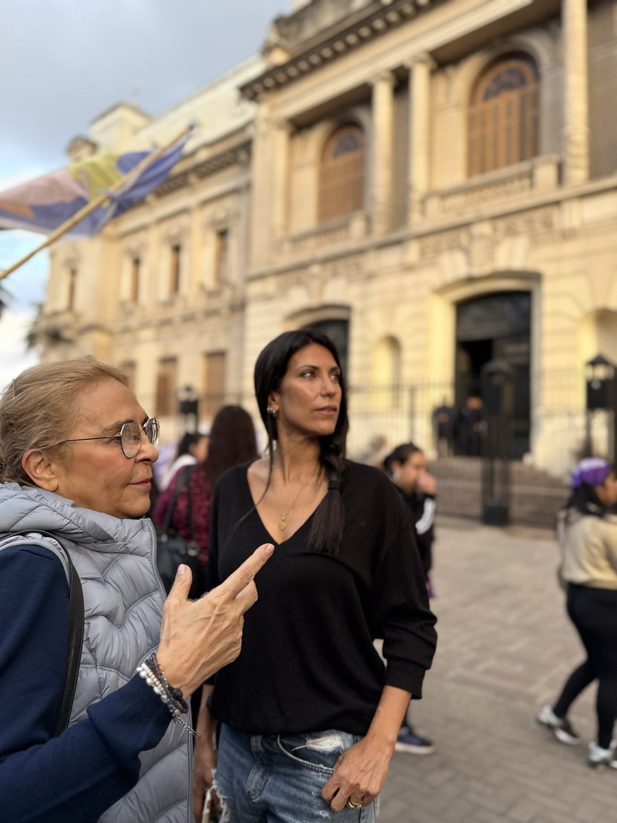 mariauriondo's tweet photo. ¡Basta de muertes por femicidio, basta de muertes por odio, basta de muertes a nuestras mujeres ! ✊🏼

.

#NiunaMenos #Marcha https://t.co/prDRL1UthJ