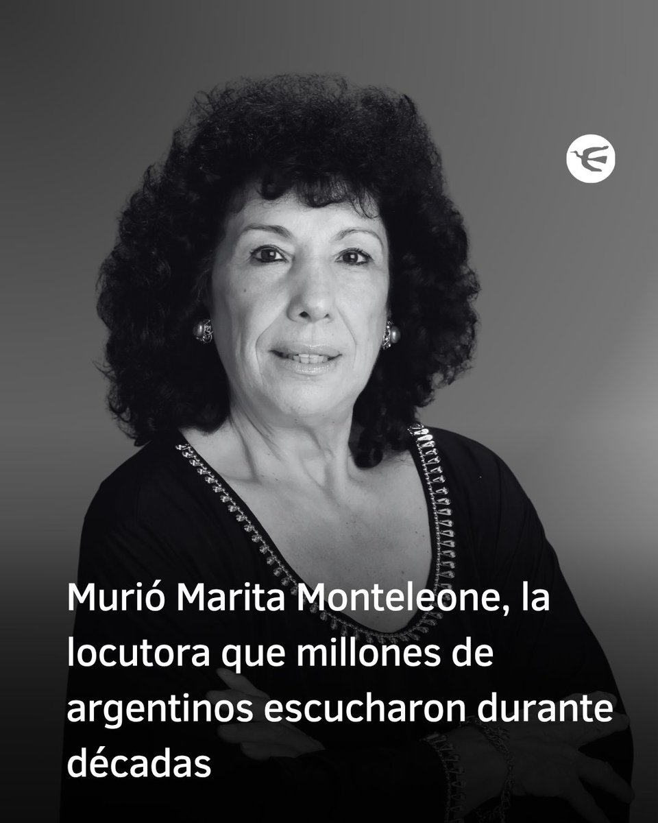perfilcom's tweet photo. 🕊️ La locutora, periodista y cantante Marita Monteleone, una de las voces más reconocidas de la Argentina, murió este miércoles 3 de junio a sus 68 años.

▪️ Su nombre quedó grabado en la memoria colectiva por haber sido durante décadas la voz detrás de algunos de los mensajes telefónicos más escuchados por los argentinos, desde los avisos de líneas congestionadas hasta los tradicionales servicios de información horaria.

▪️ Conocida popularmente como "la voz del teléfono", Monteleone alcanzó una notoriedad singular; millones de personas escucharon su voz sin conocer necesariamente su rostro. Frases como "El número solicitado no corresponde a un abonado en servicio" o advertencias sobre problemas en las comunicaciones formaron parte de la vida cotidiana de varias generaciones.