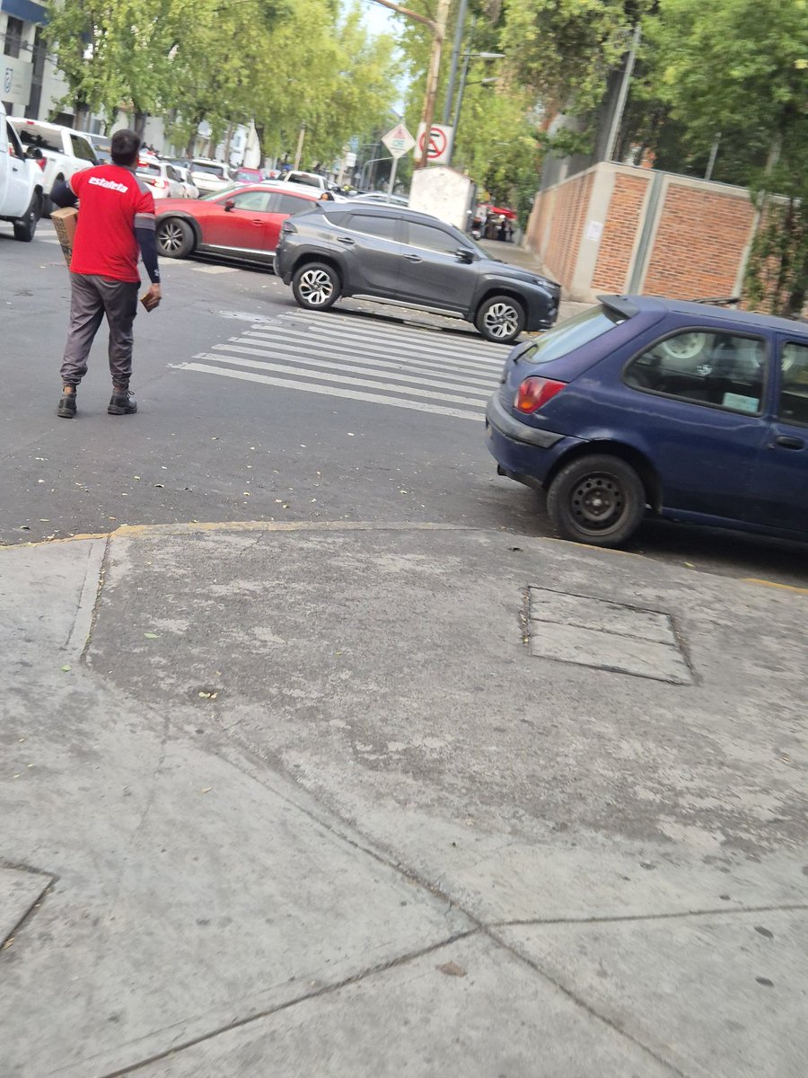 SERGIOCHACHARAS's tweet photo. LaSEMOVI @UCS_GCDMX   Vehículos estacionados en rampa para sillas de ruedas en dr. Lavista  esquina dr. VERTIZ col doctores, esto es recurrente @vigia_citadino @alikael18 @OVIALCDMX @Peaton_no @multacdmx @CDMXDenunciaC @Vigilar_CDMX @jimmyarq_ @erikayazminrg #TránsitoGCDMx https://t.co/XsCjCbbiRI