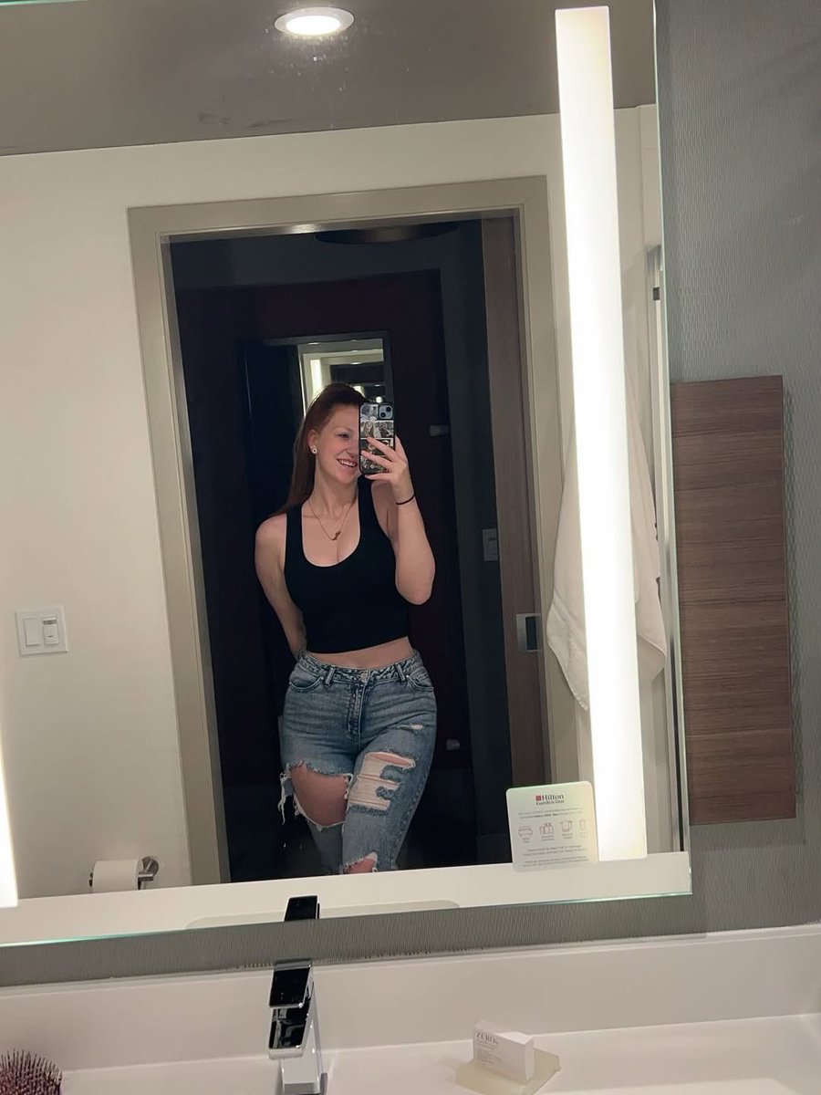 megdummer's tweet photo. 🍑🌺 https://t.co/lyYFEXEOlz