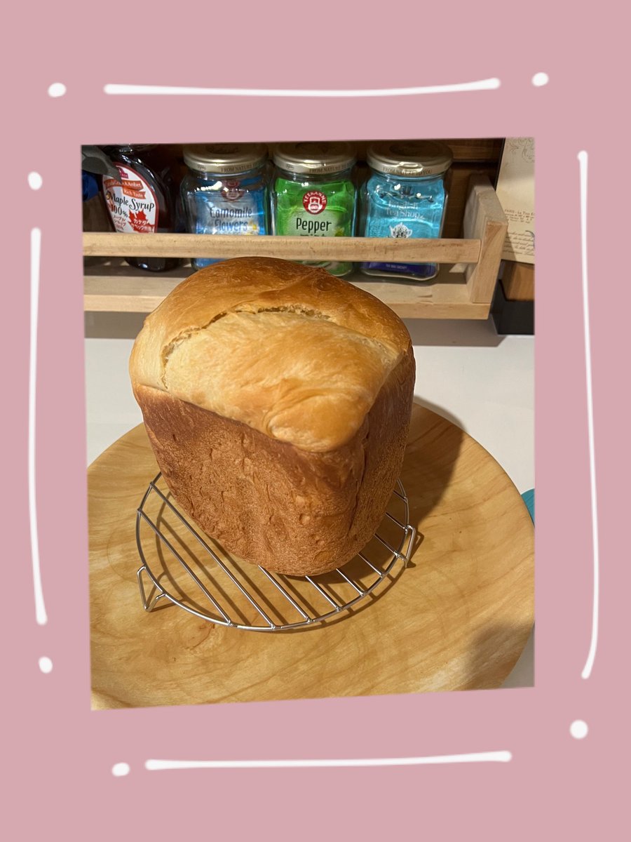 cheeee13's tweet photo. おはようございます☁️

娘が帰ってきてるので朝食用にパンドミ焼きました🍞
昨日の台風はこちらは一瞬凄い暴風雨🌀だったのだけど割とすぐに過ぎ去って割と雨も風もすぐに弱まったので良かったです！でも涼しくて寒暖差ありすぎ。。。💦 https://t.co/KNJxCrKrY4
