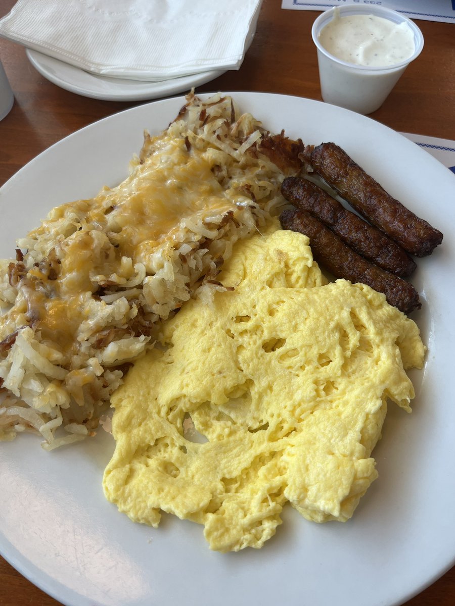 spadedrosez's tweet photo. my birthday dinner was so good! Im STUFFED https://t.co/coknMD7xHU