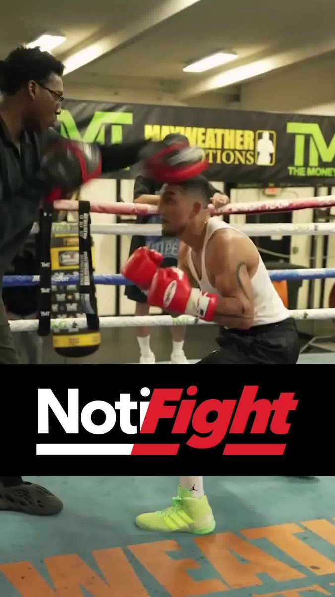 NotiFight's tweet photo. ⚡️🚀 ¡Teófimo López está volando en las manoplas! 💨🥊😤 Velocidad ⚡, reflejos 🥷 y confianza 😎 al máximo. El excampeón de The Ring 👑 sigue demostrando por qué es uno de los peleadores más espectaculares del boxeo actual 🔥 https://t.co/HTANq4J1vH https://t.co/XJW3oDb7Mu