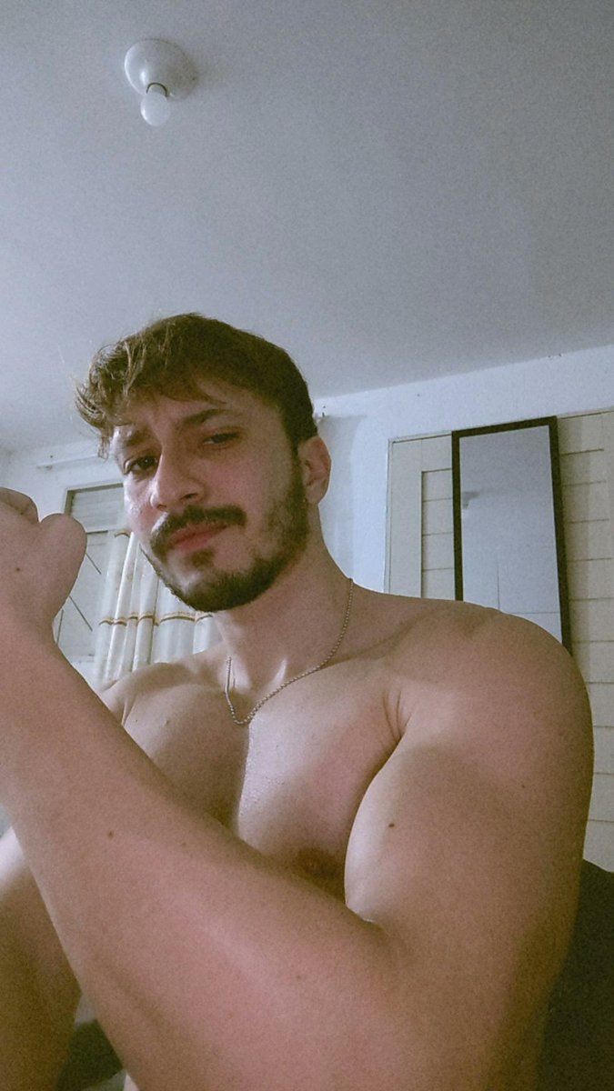 Whalybs's tweet photo. Treino rendeu gostoso 😏💪🏻 https://t.co/M51UkxLcJg