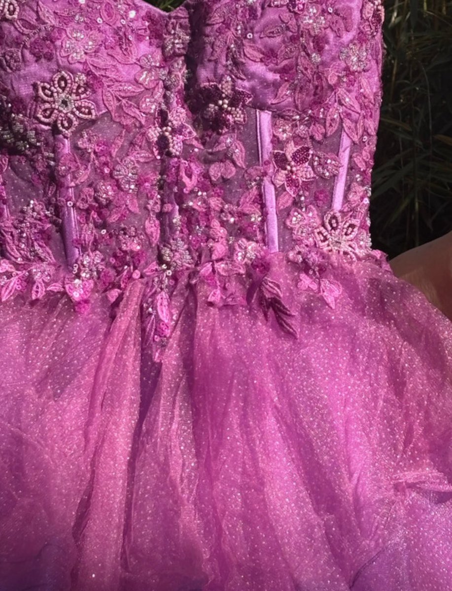 dprrie_'s tweet photo. hey actually i want to sell my
prom dress for 150€ i never got to wear and i wondered if anyone might be interested lol 😿

#vinted #prom #dress #pleasesomeonebuyit https://t.co/kTyKr1YRpD
