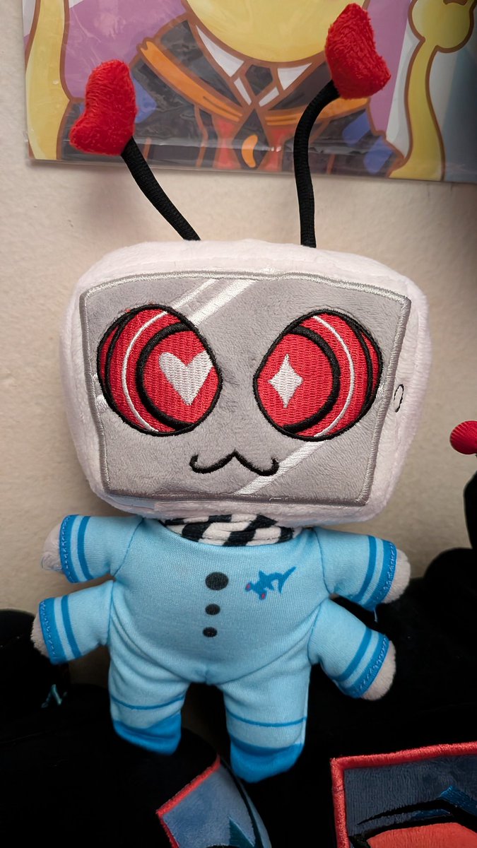 Decepduckon's tweet photo. The Voys are here! With their little stinky. Thank you, @SolteMuse! They shall be cherished from now on. 

#staticmoth #hazbinhotelvax #hazbinhotelvox #hazbinhotelvalentino https://t.co/KavFRfHKkr