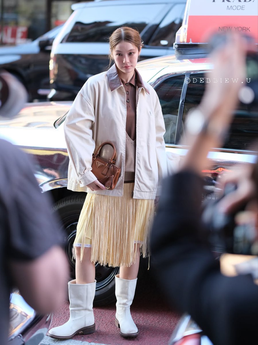 dochilove2's tweet photo. 프라다 남딴 사진 떴다. 🫠
[ig debbiew.u]

NAMTAN PRADA MODE AT NYC
#PradaXNamtan https://t.co/kpC7IQ55cY