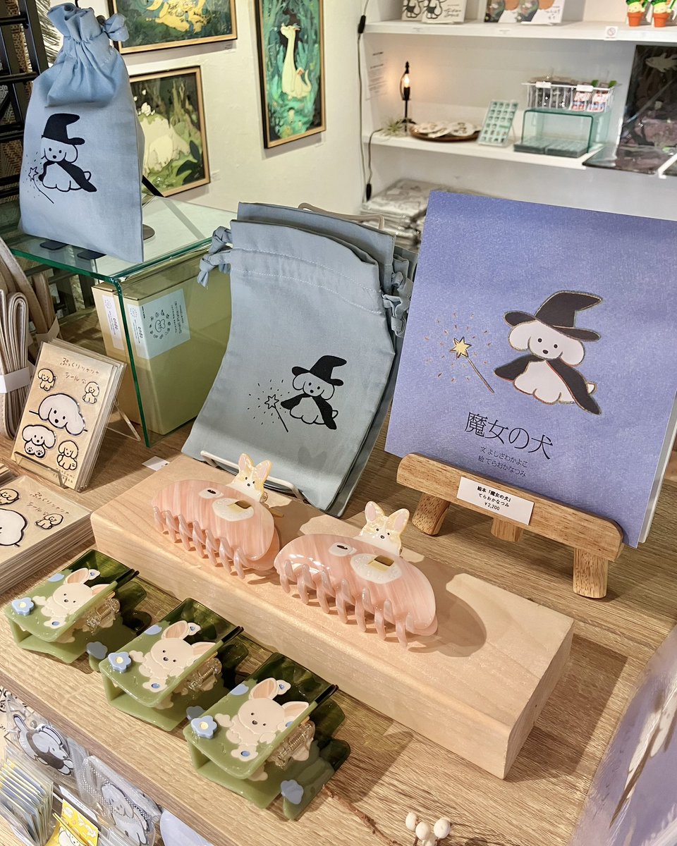 ondo_creative's tweet photo. 【GALLERY｜@ondo_creative／STORE】

＼✅PICK UP✅／
ギャラリー併設のSTOREでは「LIFE with ART」のビジョンでセレクトする、様々な作家さんのアイテムを広くご紹介中。
本日も12時オープンです。

現在、STOREでは『ア〜ミ〜 POP UP STORE』や『キノウノテヅクリ 特集』『ツルモトマイ 特集』などを開催中。
ondoオリジナルプロダクトや作品集＆zineコーナー、てらおかなつみさんや韓国の作家さんのアイテムも充実しております。

築70年の古民家をリノベーション。「アートのあるくらし」をイメージした空間で、ギャラリー展示と合わせ、ゆっくりとお愉しみください◎

オンラインストアでも一部アイテムをご紹介中。こちらもぜひご利用ください。

●ondoオンラインストア
→https://t.co/E3IWb6mNDp