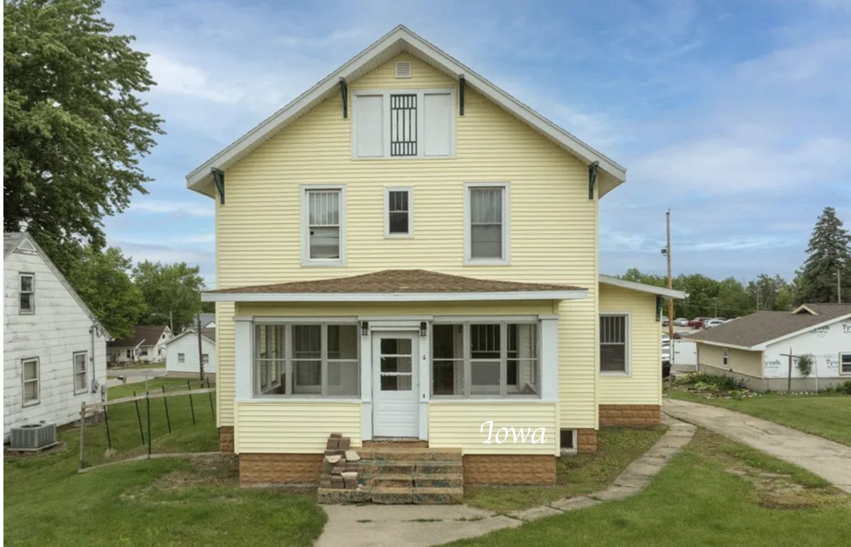 oldhousecalling's tweet photo. c.1920 #Iowa #Foursquare For Sale $164,900.  
https://t.co/tvrx76mNs2 https://t.co/ARiDfCFzCy