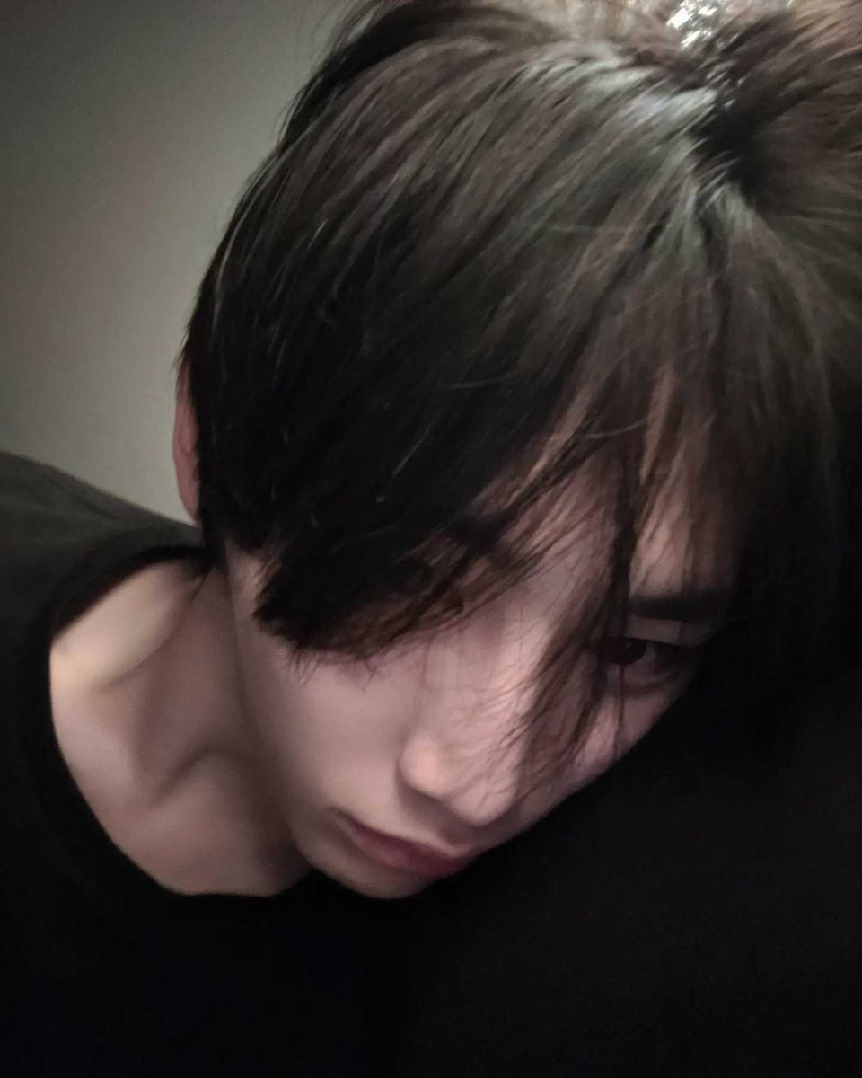 taesanpunch's tweet photo. 섹시태산아 목요일을 버텨낼 힘을 다오..!! https://t.co/eIKlqnYWqR