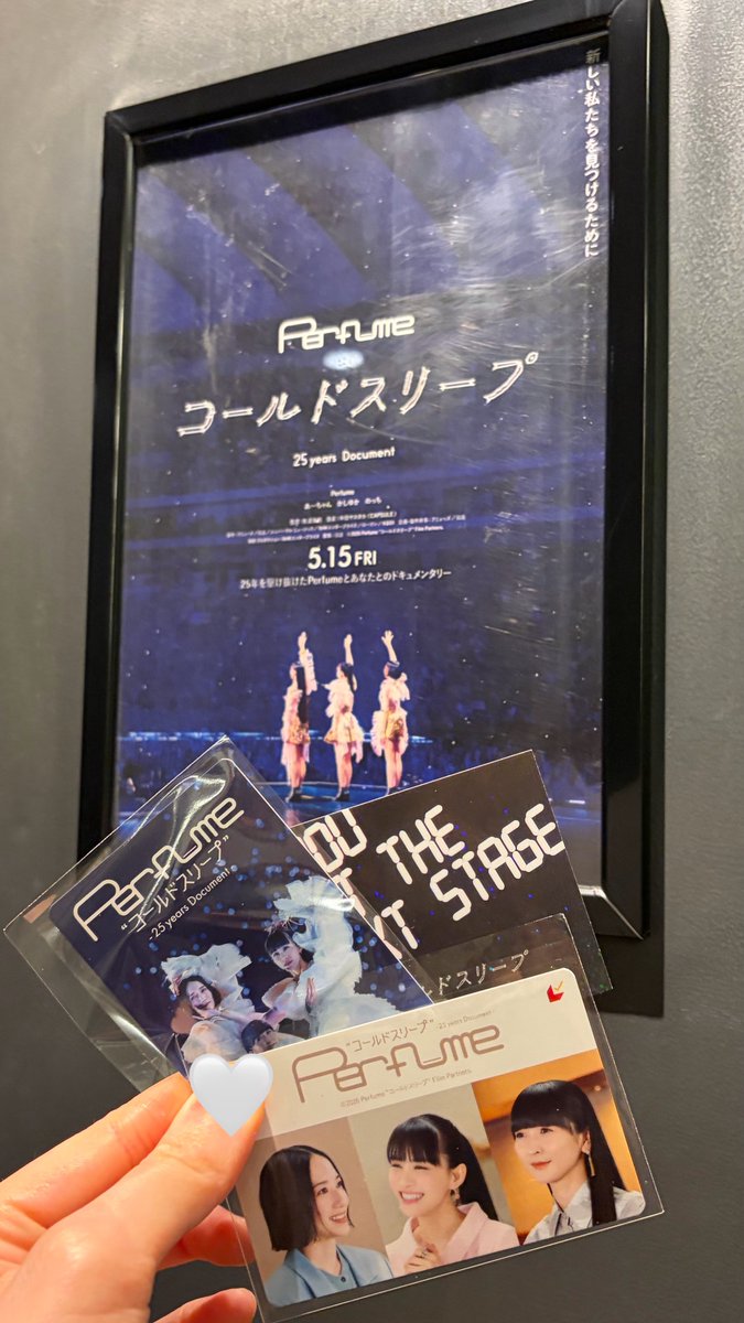 paru_fhan's tweet photo. 映画見てたら、そして巡ループ聞いてたら、
Perfumeのライブ初めて行った日とか、3人のおかげで出会えた友達とか、Perfumeさんのおかげで出来た大切な思い出たちがば一一って頭の中駆け巡ってきて、本当に感謝の気持ちしかなくてもう涙腺がだめだった😭😭😭
ずっとだいすきだよ
#コールドスリープ https://t.co/ljYi6IForY