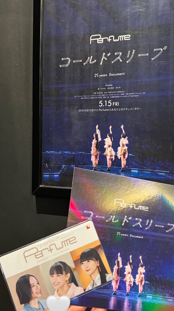 paru_fhan's tweet photo. 映画見てたら、そして巡ループ聞いてたら、
Perfumeのライブ初めて行った日とか、3人のおかげで出会えた友達とか、Perfumeさんのおかげで出来た大切な思い出たちがば一一って頭の中駆け巡ってきて、本当に感謝の気持ちしかなくてもう涙腺がだめだった😭😭😭
ずっとだいすきだよ
#コールドスリープ https://t.co/ljYi6IForY