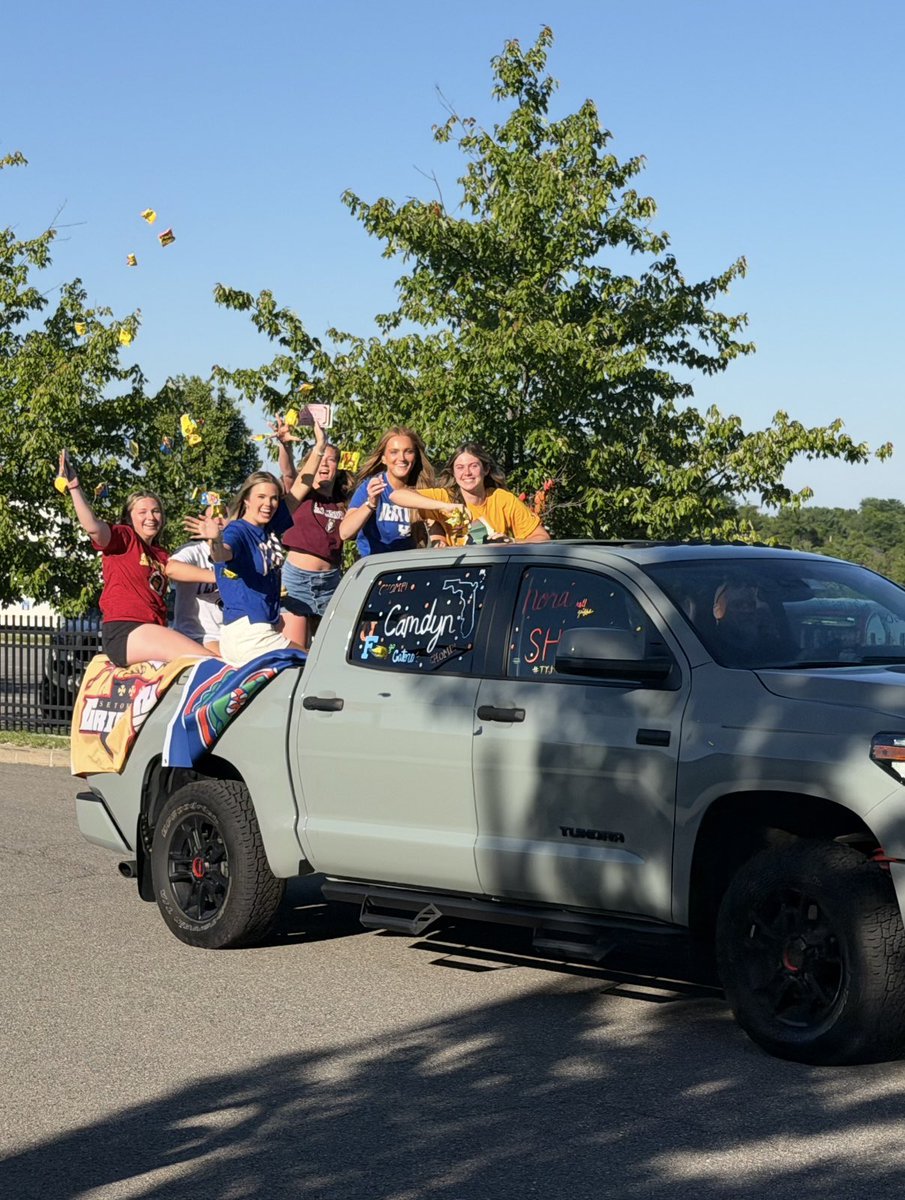 ndirdaSF's tweet photo. SF Class of 2026 Senior Parade - Lion Country is SO proud of you all! ✔️💚🦁 https://t.co/bo3vRXcZUY