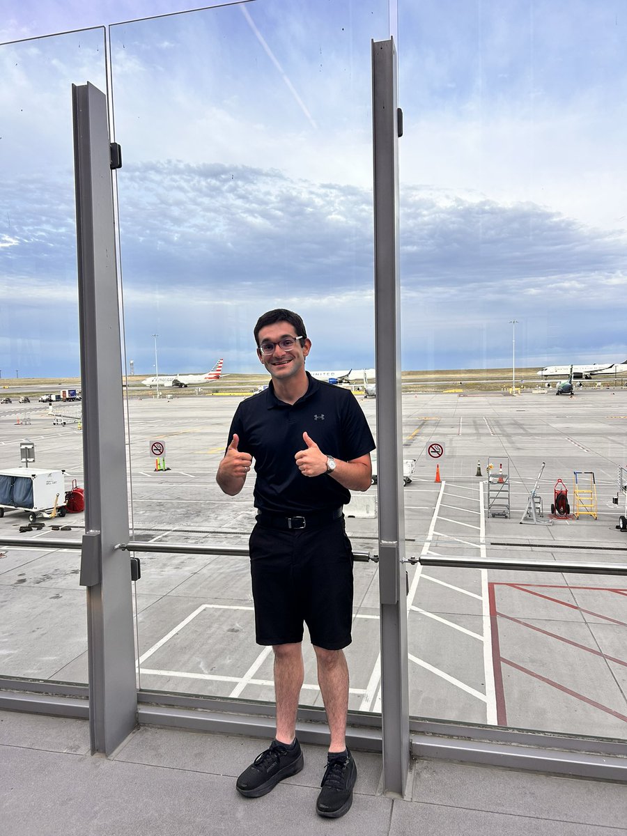 RealTemanson's tweet photo. Who doesn’t love a great view from #denverinternationalairport. Well a great way to relax while waiting for your flight ✈️ #Travel #Love #WOW https://t.co/SyPVmgQxYg