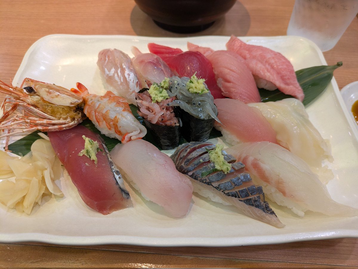 moegiasa's tweet photo. 帰国後最初のご飯は寿司でした https://t.co/9haE7aRuEd