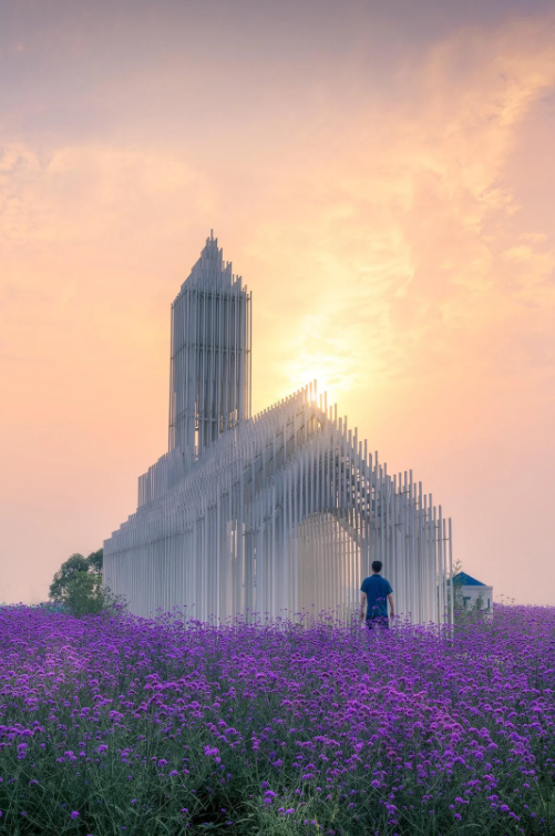 RnaudBertrand's tweet photo. This might be one of the most beautiful churches in the world and it's situated in... Chengdu, China.

It's called the Shadowless Church (无影教堂) and it was designed entirely by Chinese architects (Shanghai Dachuan Architects, 上海大椽建筑设计事务所) as part of a bigger project called the "Sino-French Agricultural Science and Technology Park (中法农业科技园)."

The aim was to build a place that reflected "an inner understanding of the French spirit" and, as a Frenchman, I have to say they did an extraordinary job.

There is a French philosopher, Paul Ricoeur, who wrote around the concept that we can only truly understand ourselves through "the long detour" of our relationship with others (which those who've followed me for a while know is a concept very close to my heart). This church is a beautiful illustration of that idea.

More on this place if you want to read further: https://t.co/hdd5vPBE4M