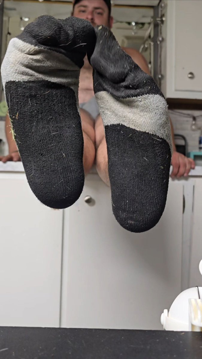 Huskysockguy's tweet photo. Broo these pumas are rank as fuck from mowing today in my air max 🦨👃👣🧦  full shoe sock removal video on OF.  Submit n sub now 😎🥵🔥

😈😈https://t.co/HSqvArYNRQ😈😈
🔥🔥https://t.co/L674ejMNJt🔥🔥 https://t.co/Nu2Dn1qYUk