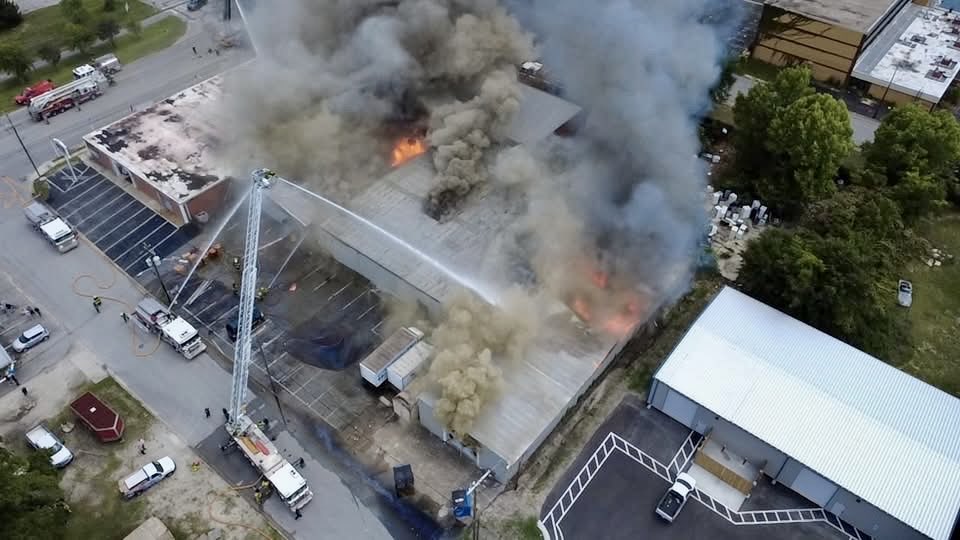 TylerDHardin's tweet photo. DEVELOPING: Crews monitor hotspots after a massive warehouse fire at Furniture Plus in #Jacksonville. 🔥
READ MORE: https://t.co/SU4UywVnUp
Photos courtesy of Swansboro Fire Department.
#JacksonvilleNC #OnslowCounty #StructureFire #Firefighters #EmergencyResponse #JPD https://t.co/lRBeetmSrO