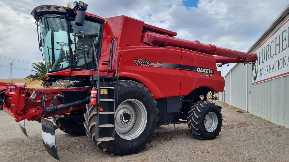 PurcherI's tweet photo. 🔥 EOFY SALE ON NOW 🔥

🔴 2017 CASE IH 7240 Combine Harvester
➡️ Just $264,000

- Hp remapped to 470hp
- CTF auger with pivoting spout
- 40 blade Magna chopper fitted
- Spiked rasp bars
- Pro 700 fully unlocked to RTK
- 3338 Engine hours

View stock 👉️ https://t.co/nOaZlqwZ2z https://t.co/qVIRS2ysrZ