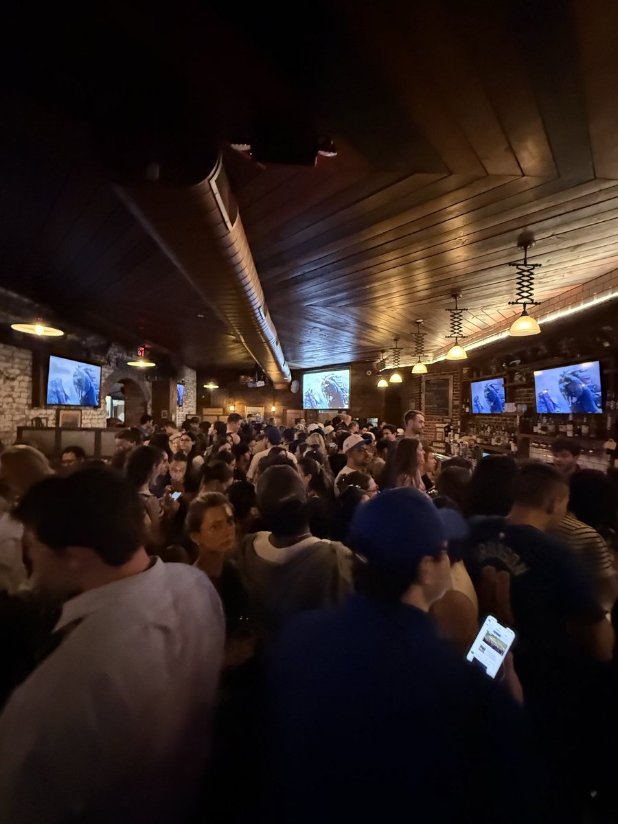TourItGolf's tweet photo. Every single NYC bar right now. Incredible vibes. https://t.co/ndyLDsCYl8
