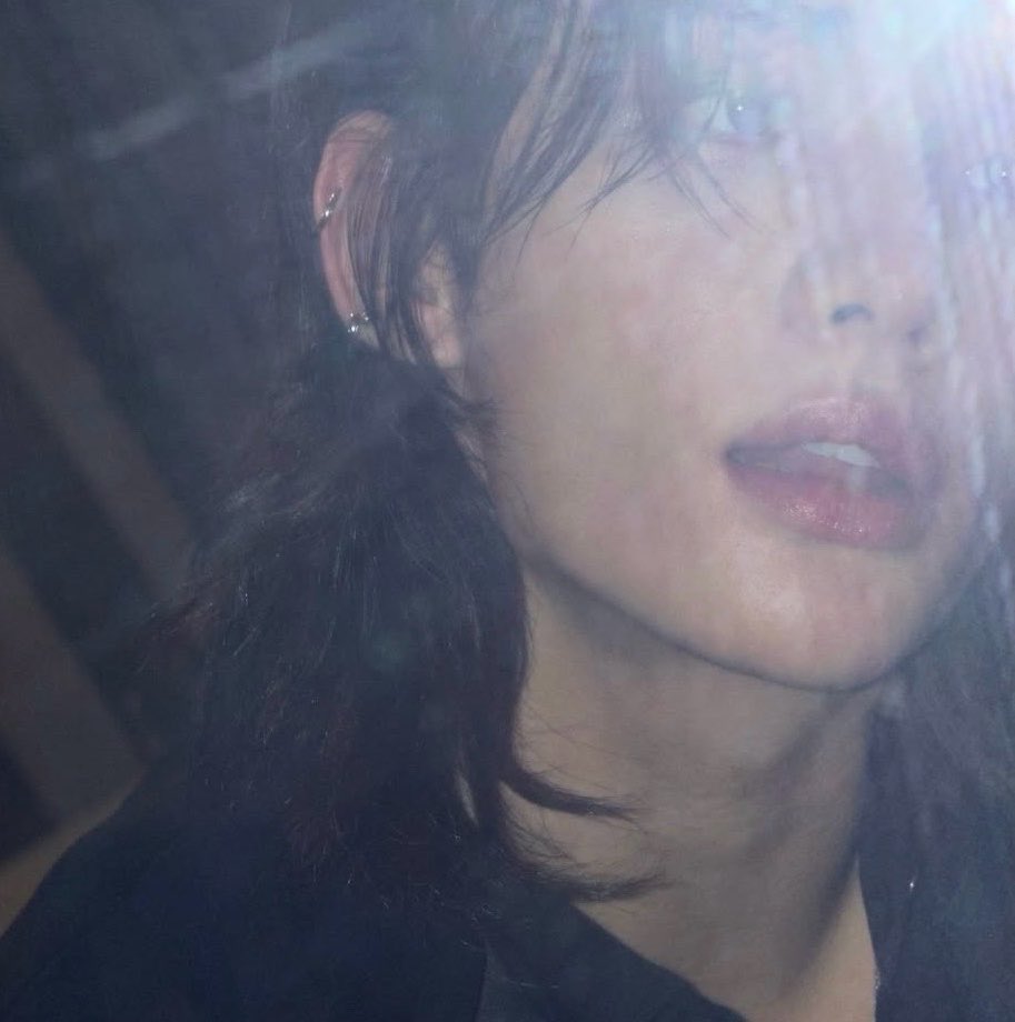 kyosmuse's tweet photo. i love this genre of hyunjin pics. https://t.co/anMSDdfzhu