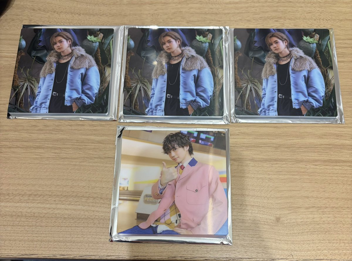 mo___1636's tweet photo. 吉野北人 HOKUTO JUKEBOXCAFE SHIBUYATSUTAYA コラボレーションカフェ 交換 アクリルコースター 缶バッジ

【譲】 画像1.2枚目のもの

【求】 画像3枚目⭕️のもの

本日6/4コラボレーションカフェでの現地交換or郵送希望です。
お心当たりのある方はお気軽にお声がけ下さい🙇‍♀️ https://t.co/9tYoOnGiGI