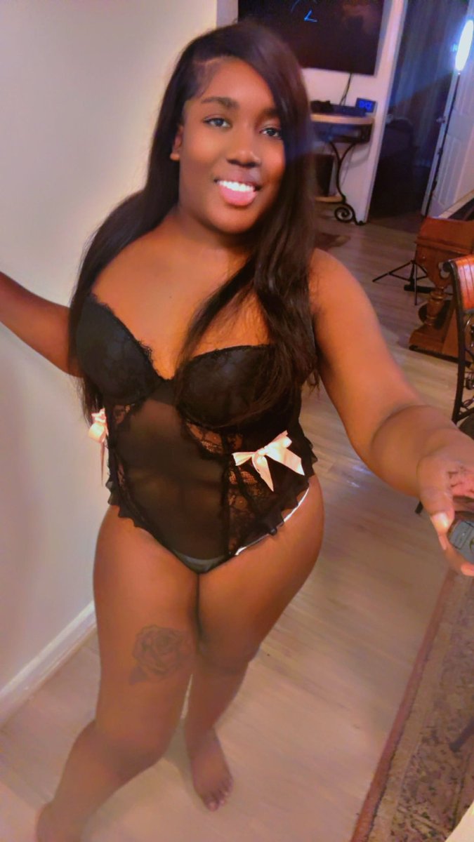 kashMonae850's tweet photo. #virałpost #feetworshi̇p #paypig #feetfetısh #sellincontent https://t.co/QUzcRGsFAg