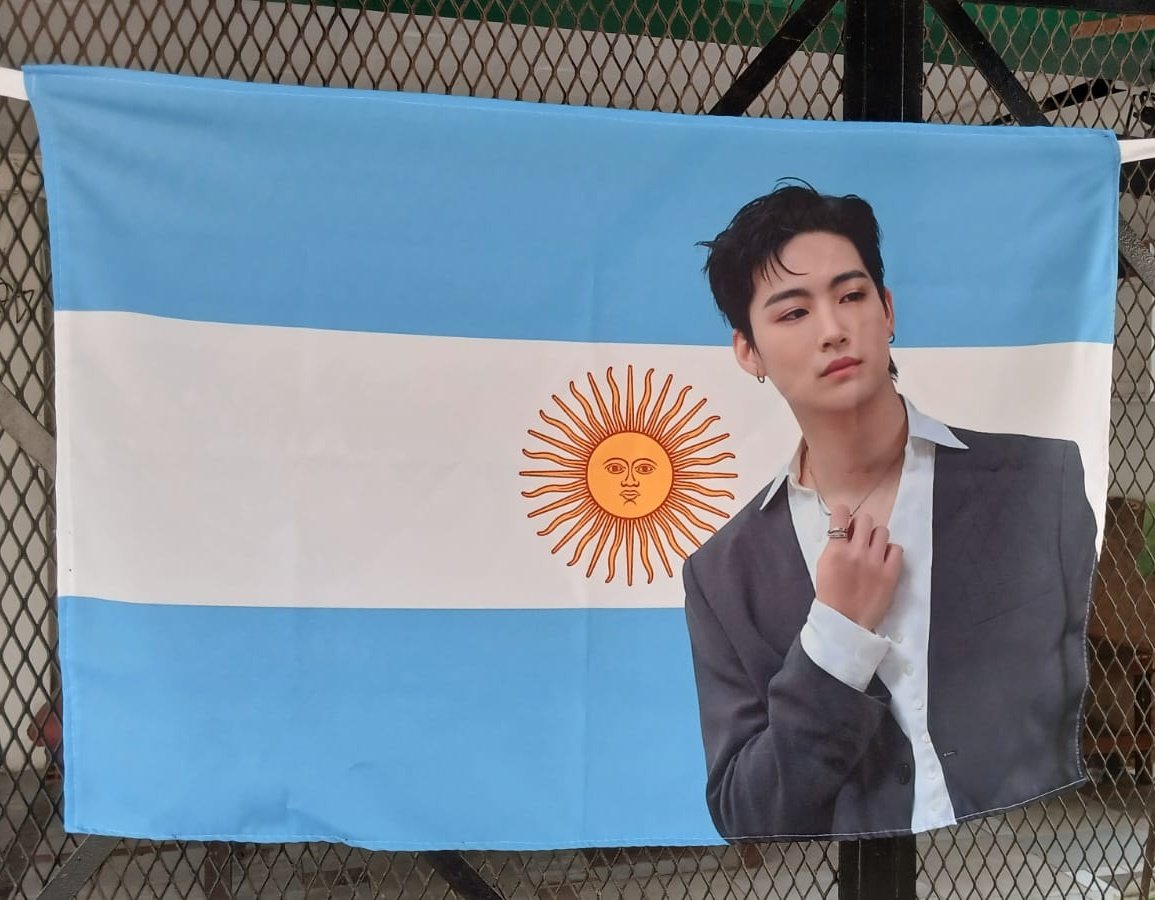 fasodewoo's tweet photo. por eso me tienen que comprar a mi, dónde lo viste a tu coreano de preferencia con un baggi y una camiseta de defensa y justicia https://t.co/rYKPako5D3