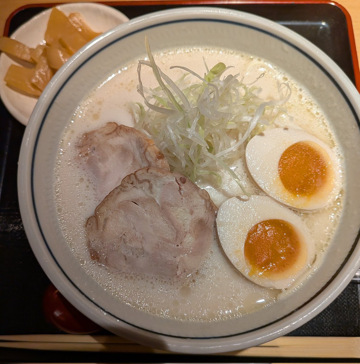 TYUMUKADE's tweet photo. 最近東京来た時これしか食ってねえや https://t.co/Einuc2W05u