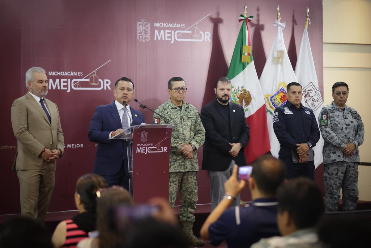 FiscaliaMich's tweet photo. 🚨⚠️ Detenido elemento activo de la policía municipal de Uruapan, presunto responsable de extorsión: @CarlosTorres4T 
➡️ https://t.co/f4TxSpHSMc https://t.co/FBmgEDuNzU
