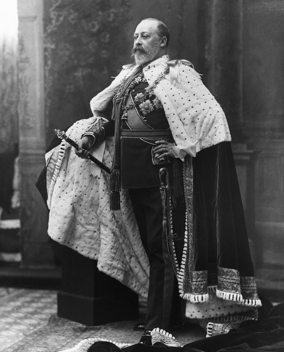 XmxHowes's tweet photo. Available here https://t.co/GH0WL9y7de

#wallartforsale #wallart #gifts #giftideas #KingEdwardVII #Royalty #CorinationRegalia #WilliamEdwardDowney #BritishMonarch #Spector #Robe #Royals #homedecor #Portrait #blackandwhite https://t.co/FWPpv1hfZT