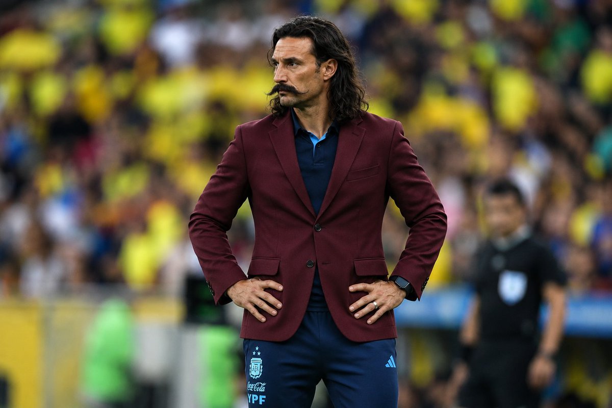 CarusoManias's tweet photo. cuál es tu reacción si scaloni aparece asi en el
primer partido del mundial? https://t.co/8wuae7J7mx