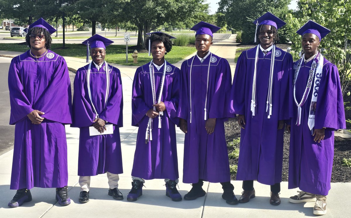 BDtrack's tweet photo. Tonight our BD Giant senior state qualifiers get to be the first BD 2026 graduates in a special Graduation Ceremony! The Wayne Township dedicated &amp; caring school board, Cabinet and BD administration take care of our students when graduation conflicts with the State Meet. Thanks! https://t.co/IVubF4xL07