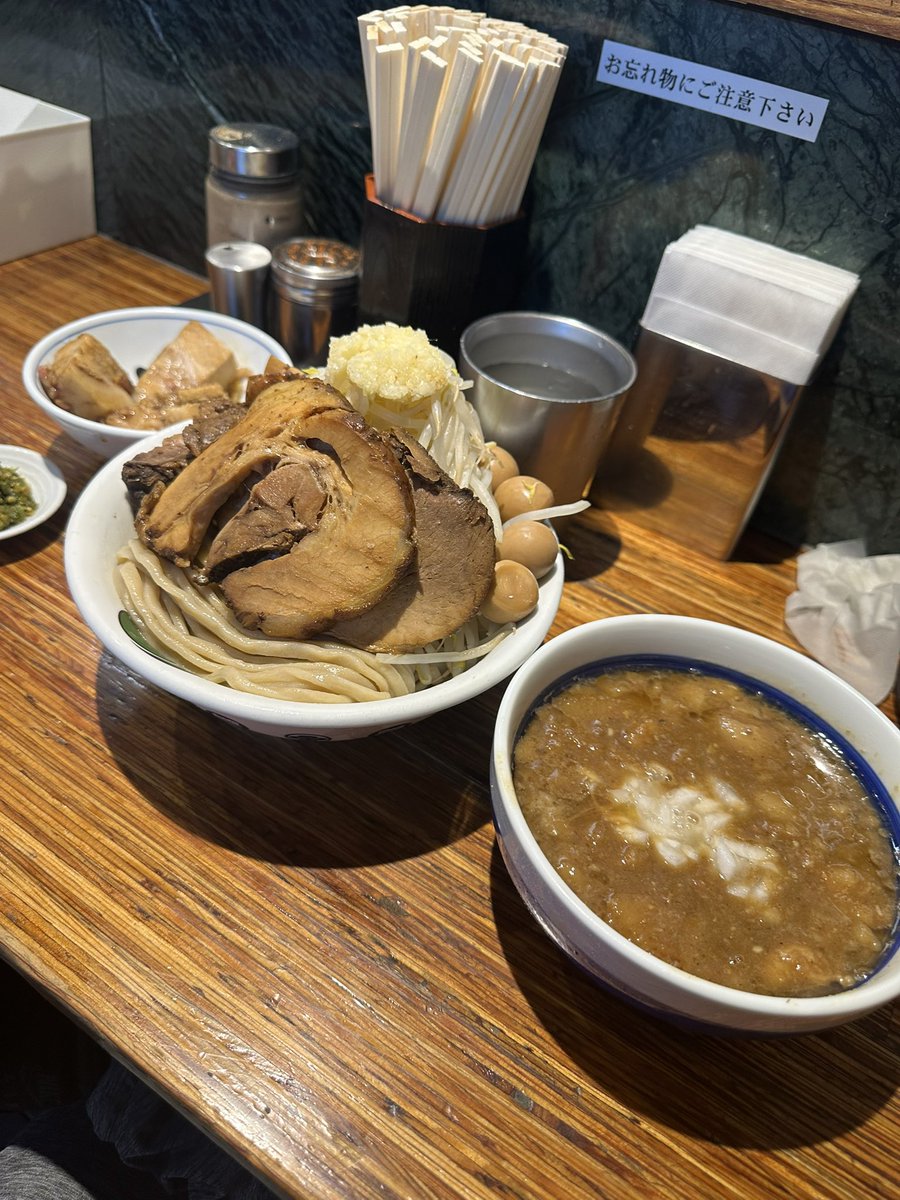 tyazukey's tweet photo. とんこつみうら(日曜日)と雷松戸駅東口店 https://t.co/IvEHNRXhcb