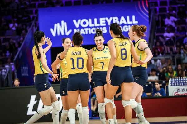 centralreality's tweet photo. 🚨As meninas da Seleção Brasileira venceram a Holanda no primeiro jogo da VNL! https://t.co/W77RsKZSLC