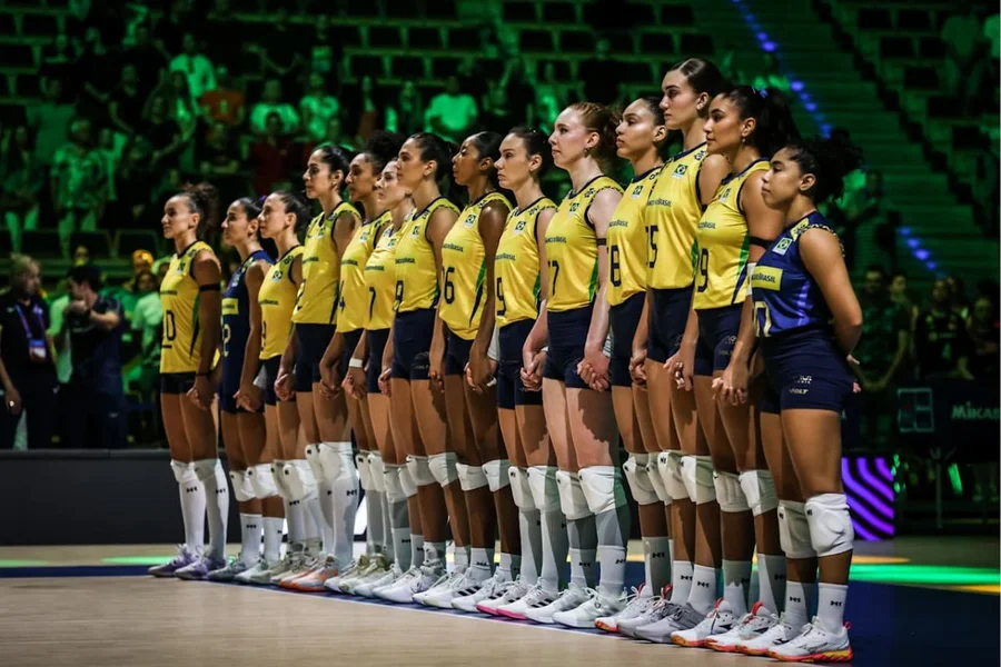 centralreality's tweet photo. 🚨As meninas da Seleção Brasileira venceram a Holanda no primeiro jogo da VNL! https://t.co/W77RsKZSLC