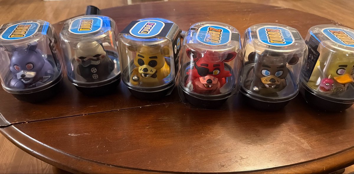 DaVonify's tweet photo. GUYS.. I GOT MY DUCKS (circus baby is in a box currently) but I OFFICALLY own every @tubbz_official fnaf duck 🥹 (thank you tubbz support for helping me get my ducks) now please make a Funtime Freddy one next!! https://t.co/owxgRA2Axn