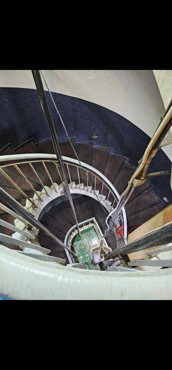 sitdownjohn's tweet photo. 歌舞伎町の螺旋階段と言うとここが好き（そういう話じゃないw https://t.co/e5lVs7n7eu