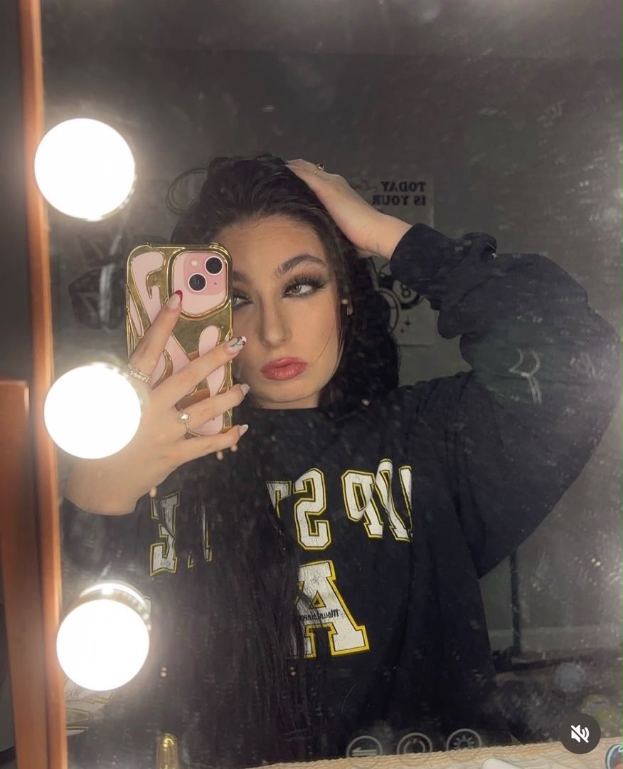 Digital Brat 💸 tweet media