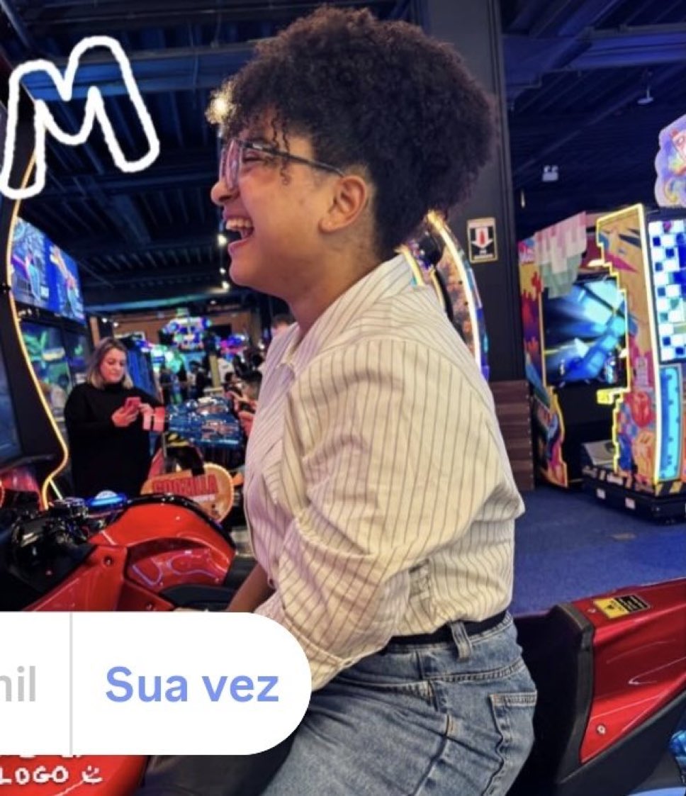 ddledits's tweet photo. Eu to muito feliz em ver a minha prin toda feliz assim https://t.co/2ZiR05Cvh6