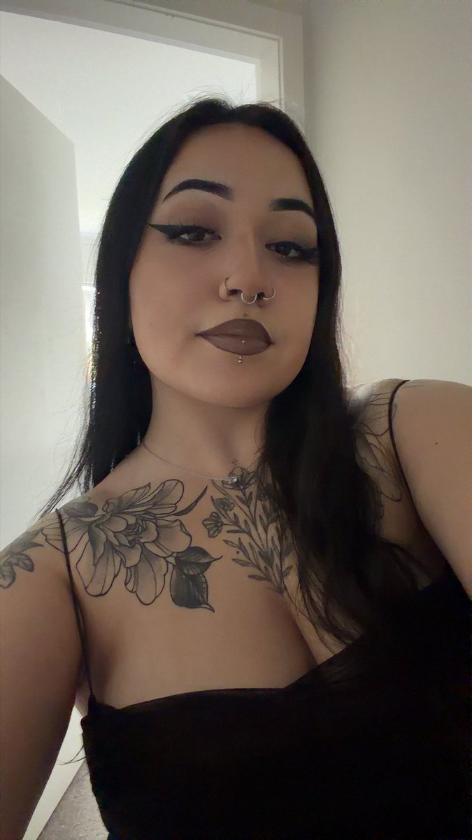 Ariquxeen's tweet photo. 🖤🪽 https://t.co/dYZMQFj5CP