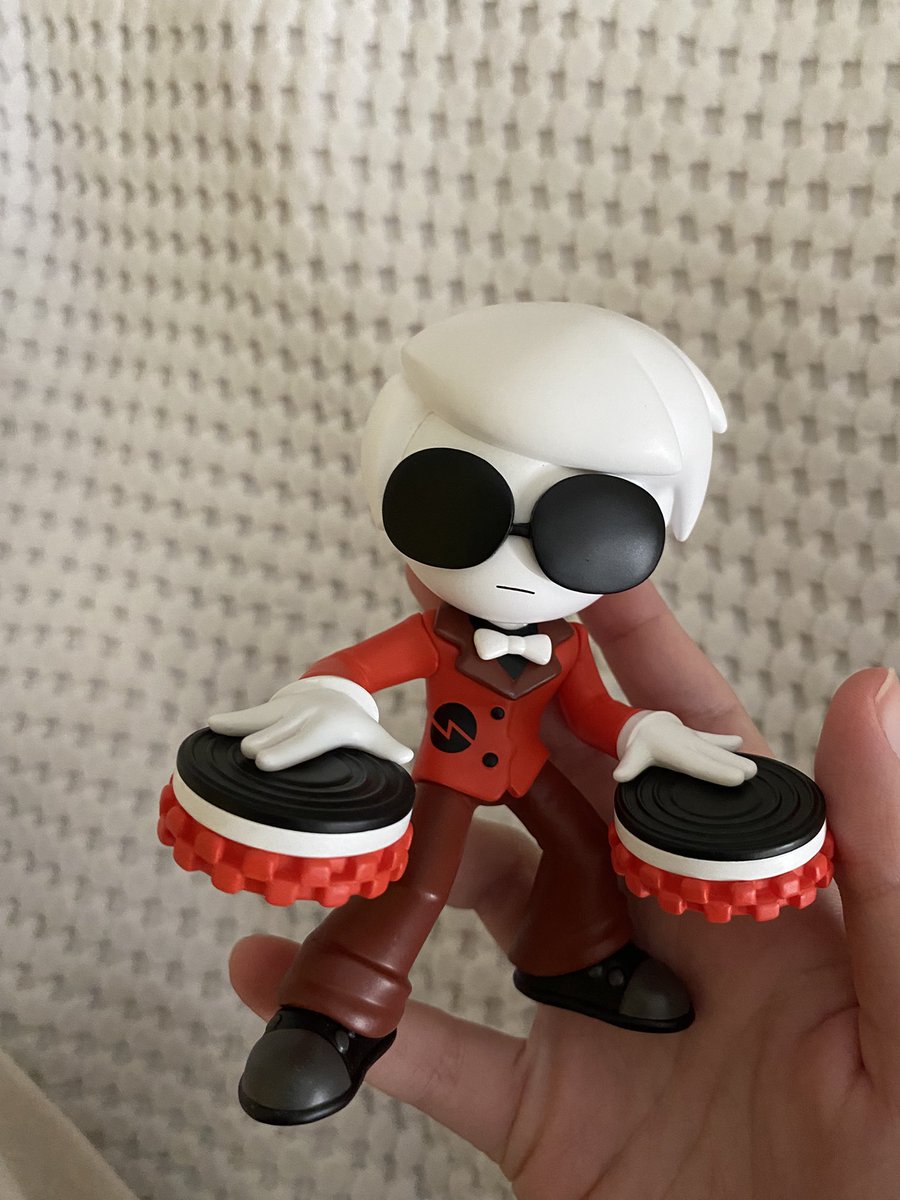 benthicmidas's tweet photo. This bug skittered into my house and i was about to kill it but he started rapping for me and it was very sweet but i dont have the heart to tell him it made me want to kill him more https://t.co/6DsM5erD5p