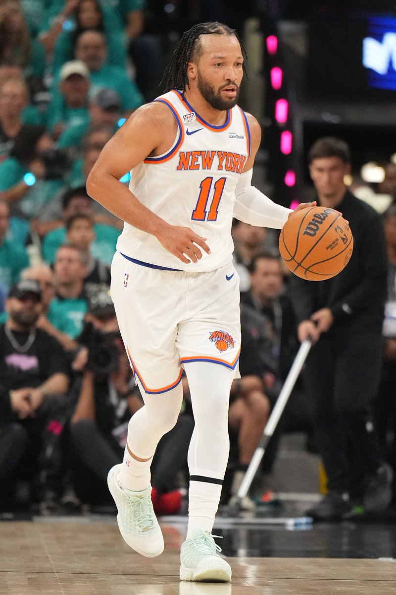 BleacherReport's tweet photo. Jalen Brunson has returned to the game in the 2nd quarter https://t.co/0DHKhxUJXo