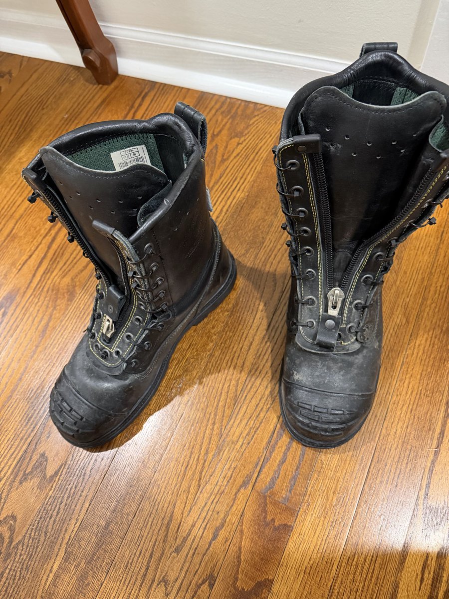 nicholas_shoes's tweet photo. Austin Haix amazing boots. Thanks buddy😈😈😈😈😈😜😜😜😜you are always so good to me 🙏🙏🙏🙏❤️😘 https://t.co/c79JdzsJYW