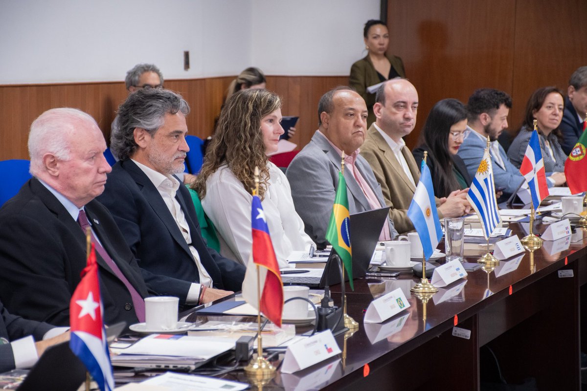 Secihti_Mx's tweet photo. Con esto, México refrenda su compromiso con la cooperación científica regional y el desarrollo tecnológico orientado al bien común. Un encuentro clave donde los países miembros ya avanzan en la construcción de la Estrategia #CYTED 2035. 🌱🔬2/3 https://t.co/ZAiFDuqYmc