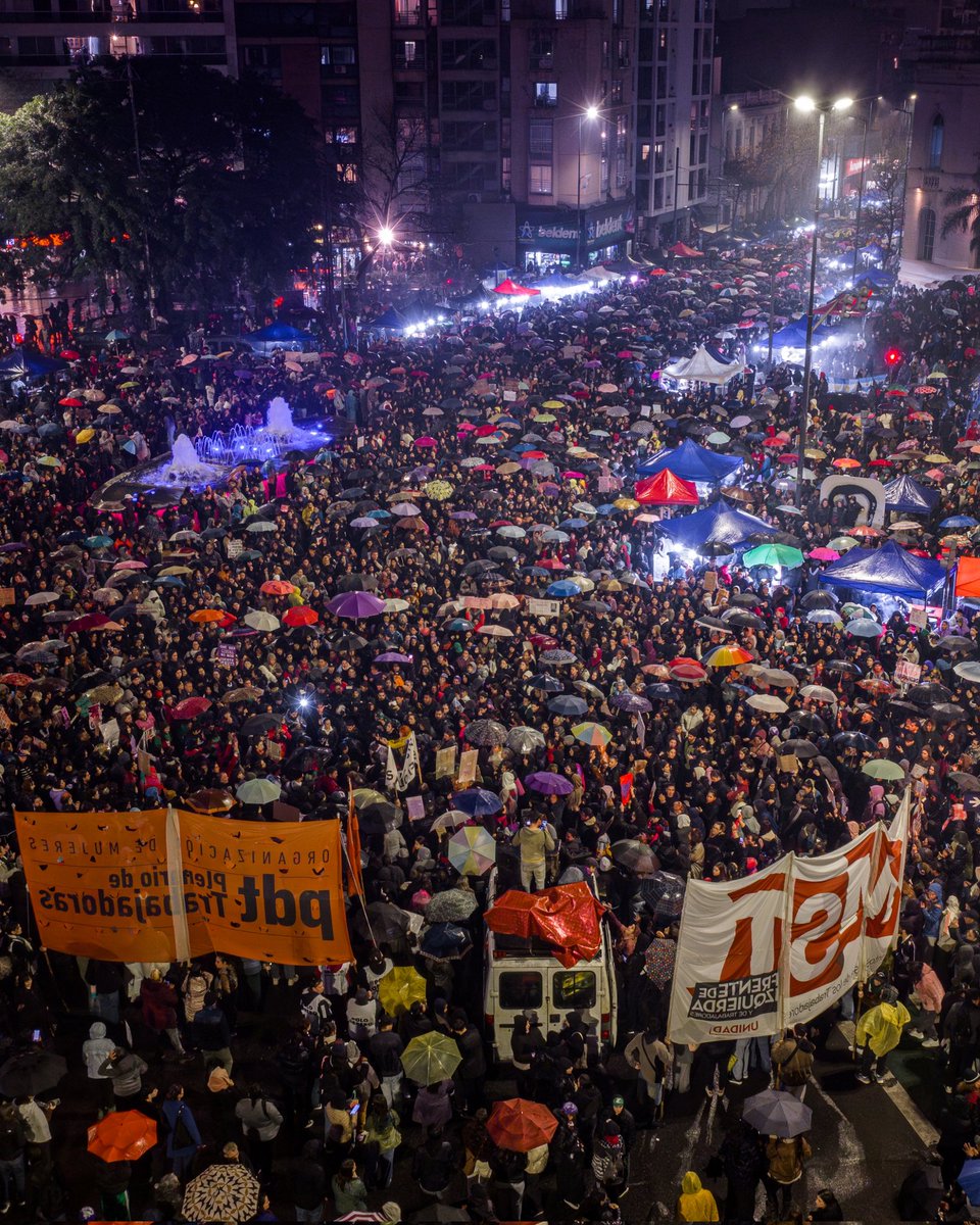 Dr92Aisha's tweet photo. Más de 100.000 marchamos hoy y desde hace once años para que dejen de matarnos 
Córdoba capital #3J
#NiUnaMenos https://t.co/OeV5tsoUZO