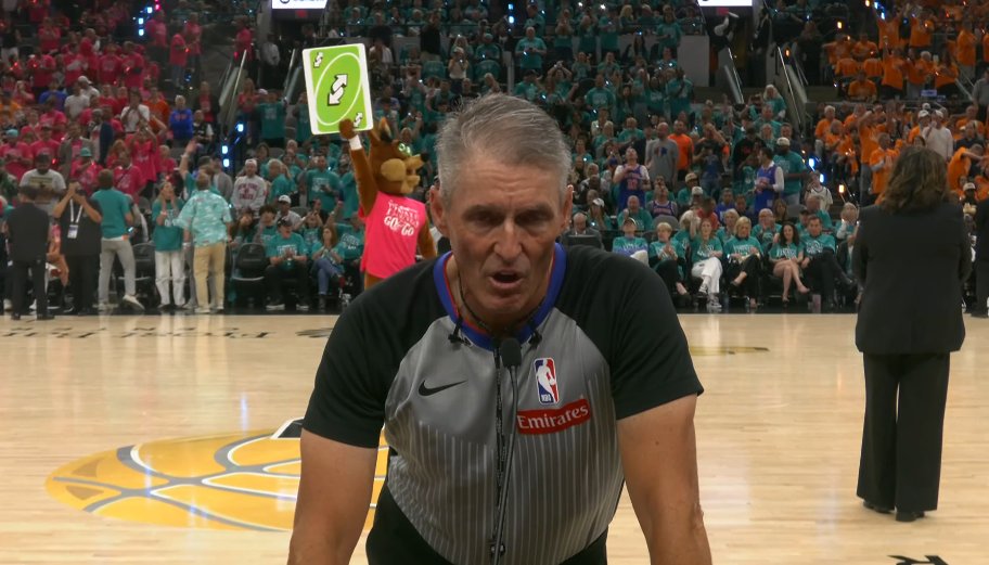 StephNoh's tweet photo. Spurs mascot pumping up the Uno Reverse card right behind Scott Foster during replay review is a great touch. https://t.co/5g5AJPVSGn