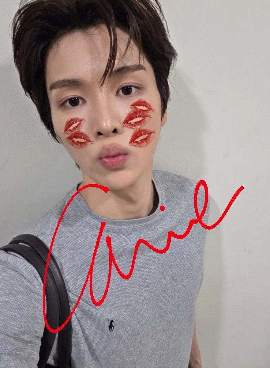 diaryditi's tweet photo. Spent my morning with my boyfriend, giving him a quick kiss on the cheek before he left for work. He also left me a song. :P https://t.co/r7rPNNooDS