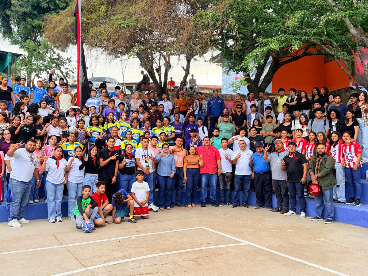 CanDigital2's tweet photo. Alcaldía de Estelí entrega a jóvenes deportistas y familias el Mejoramiento de las canchas deportivas de los Barrios Oscar Gamez No 1 y 14 de Abril, Distrito 3 de Estelí. https://t.co/tZDBOd09P4