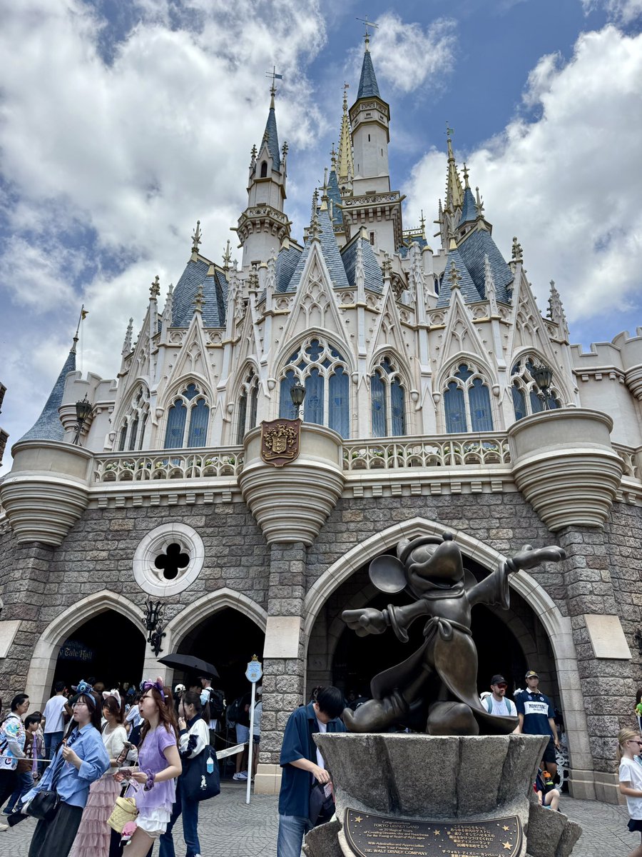 ericthomaschu's tweet photo. Some Cinderella Castle shots from #TokyoDisneyland https://t.co/gvGeBWEMLs